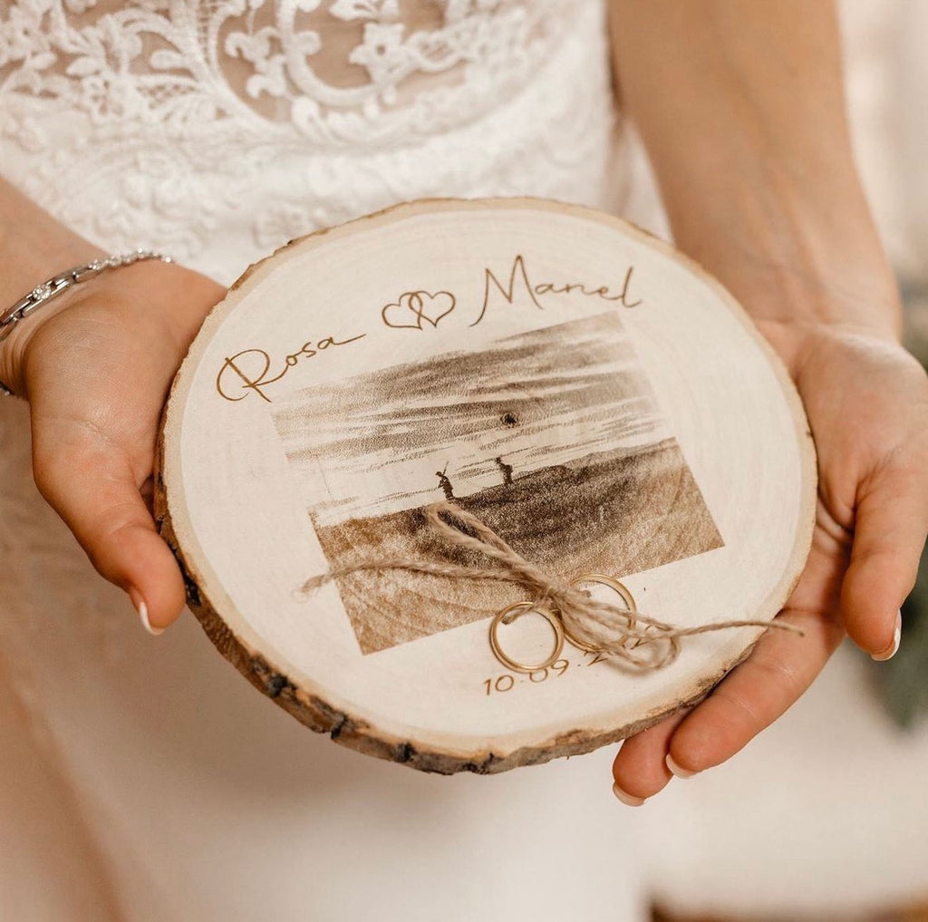 Porta Anillos Personalizado en Rodaja de Madera